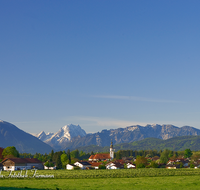 fileadmin/roha/images_galerie/orte_landschaft/Saaldorf/SAAL-0014-1-D-roha-Saaldorf-Watzmann-schlafende-Hexe-Panorama-Landwirtschaft.png