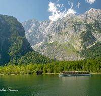 fileadmin/roha/images_galerie/orte_landschaft/Berchtesgaden/Koenigssee/BGD-KOE-SCHIFF-0001-1-01-D-roha-Berchtesgaden-Koenigssee-Schifffahrt-Watzmann-Ostwand.png