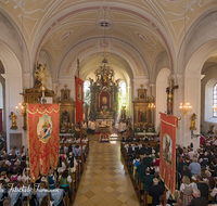 fileadmin/roha/images_galerie/brauchtum/Fronleichnam/Fronleichnam-Teisendorf/BR-FRON-TEI-KIR-0050-2015-0912-D-roha-Brauchtum-Teisendorf-Kirche-Fronleichnam-Blumenteppich.png