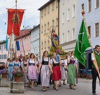 fileadmin/roha/images_galerie/brauchtum/Fronleichnam/Fronleichnam-Teisendorf/BR-FRON-TEI-PROZ-0101-2019-1043-01-D-roha-Brauchtum-Fronleichnam-Prozession-Teisendorf.png