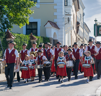 fileadmin/roha/images_galerie/orte_landschaft/Teisendorf/Gaufest-GauverbandI-Freitag14.-Sonntag23.Juli2023/BR-GAUFEST-TEIS-2023-2-1752-1-D-M-roha-Tracht-Gaufest-Teisendorf-Totengedenken.png