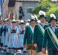 fileadmin/roha/images_galerie/orte_landschaft/Teisendorf/Gaufest-GauverbandI-Freitag14.-Sonntag23.Juli2023/BR-GAUFEST-TEIS-2023-2-1755-1-D-M-roha-Tracht-Gaufest-Teisendorf-Totengedenken.png