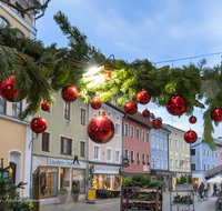 fileadmin/roha/images_galerie/orte_landschaft/Teisendorf/Teisendorf-Markt/TEI-MA-MARKT-0050-D-roha-Teisendorf-Marktstrasse-Andreasmarkt-Weihnachten.png