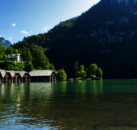 fileadmin/roha/images_galerie/orte_landschaft/Berchtesgaden/Koenigssee/BGD-KOE-SEELAEN-0001-06-D-ADH-roha-Berchtesgaden-Koenigssee-Seelaende-Bootshuette.png