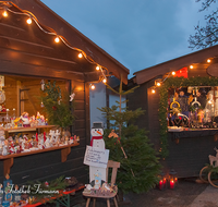 fileadmin/roha/images_galerie/brauchtum/Weihnachten/BR-WEIH-CHRIST-MA-PID-WERK-0001-D-roha-Brauchtum-Weihnachten-Christkindlmarkt-Piding-Werkstaetten-Bude.png