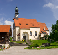 fileadmin/roha/images_galerie/kirche_religion/Palling-Kirchweidach-Tyrlaching/PALL-TYRLBR-0001-D-roha-Palling-Tyrlbrunn-Kirche-Dorfplatz-Bundwerkstadel.png