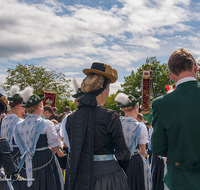 fileadmin/roha/images_galerie/brauchtum/Tracht/Trachtenverein_Teisendorf/BR-TRACH-TEI-VER-0013-D-roha-Brauchtum-Tracht-Teisendorf-Schuetzenfest-Holzhausen.png