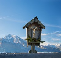 fileadmin/roha/images_galerie/kirche_religion/Berchtesgaden/KKKM-BGD-RA-MORD-0004-D-roha-Gipfelkreuz-Ramsau-Mordaualm-Hochkalter-Bank.png