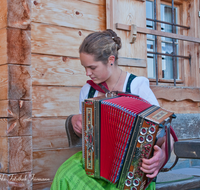 fileadmin/roha/images_galerie/musik/Volksmusik/MU-VO-ZIACH-BGD-0007-D-roha-Volksmusik-Ziach-Spieler-Wasserfallalm-Schoenau.png