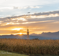 fileadmin/roha/images_galerie/orte_landschaft/Saaldorf/SAAL-SON-AU-0001-0746-02-D-roha-Saaldorf-Sonnenaufgang-Kirche-St-Martin.png