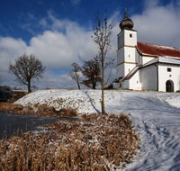 fileadmin/roha/Interessantes-in-Kurzform/ab-5-2023/SAAL-STEINBR-WI-0028-D-roha-Saaldorf-Steinbruenning-Kirche-Winter.png