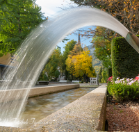 fileadmin/roha/images_galerie/orte_landschaft/Bad_Reichenhall/BAD-REI-FUSSG-0015-01-D-roha-Bad-Reichenhall-Fussgaengerzone-Stadtbach-Wasser-Tretbecken.png