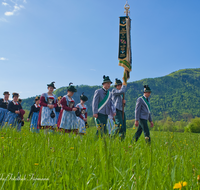 fileadmin/roha/images_galerie/brauchtum/Tracht/Trachtenwallfahrt_Raiten/BR-TRACH-WALL-RAI-0017-D-roha-Tracht-Trachtenwallfahrt-Raiten-Chiemgau-Alpenverband-Blumenwiese.png