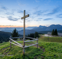 fileadmin/roha/images_galerie/stimmung-Sonne/Sonnenaufgang/SON-AU-STOISS-A-0001-0636-D-M-roha-Sonnenaufgang-Stoisser-Alm-Teisenberg.png