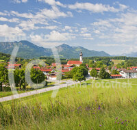 fileadmin/roha/images_galerie/orte_landschaft/Vachendorf/VACH-0008-D-roha-Vachendorf-Chiemgauer-Berge-Hochfelln-Hochgern.jpg