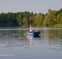 fileadmin/roha/images_galerie/Freizeit-Sport/FISCH-ABTSD-0038-D-roha-Fischer-Boot-Wasser-Laufen-Leobendorf-Abtsdorfer-See-Angel-Rute.png