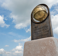 fileadmin/roha/images_galerie/kirche_religion/Ainring/KKKM-AINR-FRZ-09-02-D-roha-Stelen-Franziskus-Weg-Sonnengesang-Friede-Globus.png