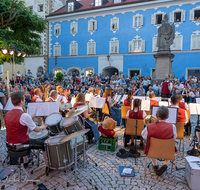 fileadmin/roha/images_galerie/musik/Blasmusik/MU-BLA-LAUF-KON-2019-2047-D-roha-Laufen-Musikkapelle-Standkonzert-Rupertusplatz.png