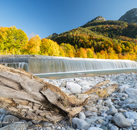 fileadmin/roha/images_galerie/orte_landschaft/Bad_Reichenhall/BAD-REI-SAAL-0001-1-05-D-roha-Bad-Reichenhall-Saalach-Wehr-Totholz-Predigtstuhl-Wasser.png