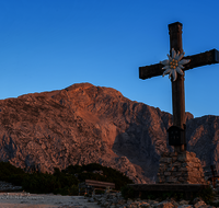 fileadmin/roha/images_galerie/orte_landschaft/Berchtesgaden/Kehlstein/BGD-KE-0009-9-D-roha-Berchtesgaden-Kehlstein-Gipfelkreuz-Edelweiss.png