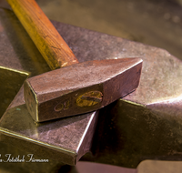 fileadmin/roha/images_galerie/arbeit_technik/Handwerk/HAN-SCHMIED-0006-D-roha-Handwerk-Schmied-Hammer-Amboss.png