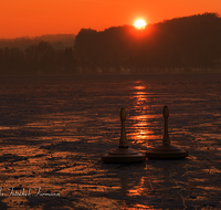 fileadmin/roha/images_galerie/stimmung-Sonne/Sonnenuntergang/SPO-EIS-STOCK-WAG-0001-D-roha-Sport-Winter-Eis-Eisstock-Waginger-See-Kuehnhausen-Sonnenuntergang-Stimmung.png