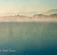 fileadmin/roha/images_galerie/orte_landschaft/Abtsdorf-Abtsdorfer-See/ABTS-SEE-STIM-0007-D-roha-Abtsdorfer-See-Ufer-Herbst-Stimmung-Abtsdorf-Untersberg.png