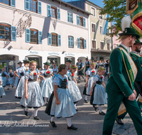 fileadmin/roha/images_galerie/brauchtum/Erntedank-Drischleg/BR-ERNTED-2016-1102-01-D-roha-Brauchtum-Erntedank-Teisendorf-Trachtler-Prozession-Marktstrasse.png