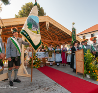 fileadmin/roha/images_galerie/orte_landschaft/Anger/Anger-Trachten-Musik-Fest/BR-FEST-ANG-MUS-TRACH-2018-08-19-1036-0-01-D-roha-Brauchtum-Fest-Anger-Trachtenverein-Musikkapelle-Festaltar.png