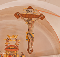 fileadmin/roha/images_galerie/kirche_religion/Inzell/KKKM-INZ-FRAU-KIR-0034-D-roha-Kirche-Inzell-Niederachen-Frauenkirche-Altar-Wallfahrt-Kreuz-Kruzifix.png