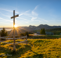 fileadmin/roha/images_galerie/orte_landschaft/Stoisser-Alm/SON-AU-STOISS-A-0003-0805-D-roha-Sonnenaufgang-Stoisser-Alm-Teisenberg.png