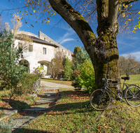 fileadmin/roha/images_galerie/orte_landschaft/Bad_Reichenhall/BAD-REI-GRUT-0009-D-roha-Bad-Reichenhall-Burg-Gruttenstein-Fahrrad-Herbst.png