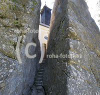 fileadmin/roha/images_galerie/orte_landschaft/Koessen/KOESS-KLOBENST-0001-01-D-roha-Koessen-Klobenstein-Kirche-Fels.jpg