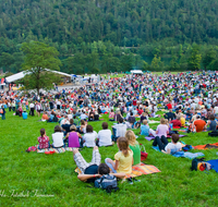 fileadmin/roha/images_galerie/musik/klassisch/MU-KL-PHIL-THUMS-0151-D-roha-Musik-klassisch-Philharmonie-Bad-Reichenhall-Thumsee-brennt-Zuschauer.png