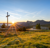 fileadmin/roha/images_galerie/stimmung-Sonne/Sonnenaufgang/SON-AU-STOISS-A-0003-0754-02-D-roha-Sonnenaufgang-Stoisser-Alm-Teisenberg.png