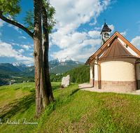 fileadmin/roha/images_galerie/kirche_religion/Berchtesgaden/BGD-KIRCHL-KAP-0034-D-roha-Berchtesgaden-Kirchleitn-Kapelle-Fruehling-Watzmann.png