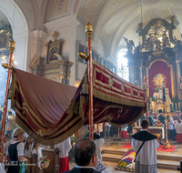 fileadmin/roha/images_galerie/brauchtum/Erntedank-Drischleg/BR-FRON-TEI-KIR-0051-2019-1032-01-D-roha-Brauchtum-Teisendorf-Kirche-Fronleichnam.png