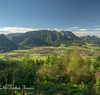 fileadmin/roha/images_galerie/orte_landschaft/Inzell/INZ-0109-D-roha-Inzell-Berge-Rauschberg-Panorama-Herbst.png