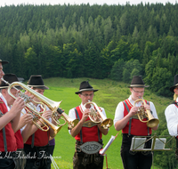 fileadmin/roha/images_galerie/musik/Blasmusik/Anger_-_Aufham/MU-BLA-ANG-BERG-ALMF-1036-01-D-roha-Musik-Blasmusik-Musikkapelle-Anger-Bergschuetzen-Fuermann-Alm-Fest.png