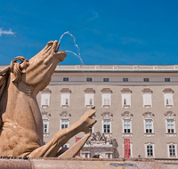 fileadmin/roha/images_galerie/orte_landschaft/Salzburg/Residenz-Kapitel-Mozartplatz/SA-RESID-PLA-0007-D-roha-Salzburg-Residenz-Platz-Brunnen-Pferd.png