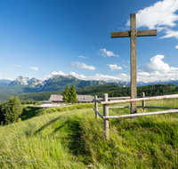 fileadmin/roha/images_galerie/kirche_religion/Teisendorf/Freidling-Berg-Stoisseralm/TEI-STO-0020-A-01-D-roha-Teisendorf-Anger-Stoisseralm-Hochstaufen-Zwiesel-Gipfel-Kreuz.png