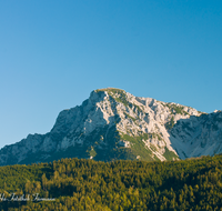 fileadmin/roha/images_galerie/orte_landschaft/Anger/Anger/Anger-Landschaft/LANDS-ANG-HSTAUF-0001-D-roha-Landschaft-Anger-Neuhaus-Hochstaufen.png