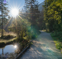 fileadmin/roha/images_galerie/stimmung-Sonne/Sonnenaufgang/SON-AU-RA-HINT-0001-0820-D-roha-Sonnenaufgang-Ramsau-Hintersee.png