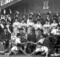 fileadmin/roha/Gautrachtenfest/Bilderglalerie/Trachtler-Gruppenfoto-1934.png