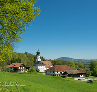 fileadmin/roha/images_galerie/orte_landschaft/Ainring/AINR-0012-D-roha-Ainring-Kirche-Panorama.png