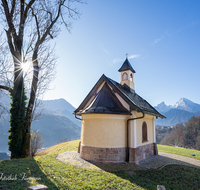 fileadmin/roha/images_galerie/stimmung-Sonne/BGD-KIRCHL-KAP-0046-D-roha-Berchtesgaden-Kirchleitn-Kapelle-Watzmann-Sonne.png