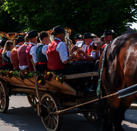 fileadmin/roha/images_galerie/brauchtum/Leonhardiritt/Holzhausen_01/Holzhausen-Ritt-2023/BR-PFRI-HOLZ-2023-1010-02-D-roha-Brauchtum-Leonhardiritt-Holzhausen-Teisendorf.png