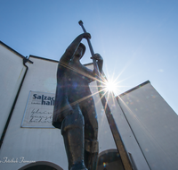 fileadmin/roha/images_galerie/stimmung-Sonne/LAUF-STADT-SALZ-H-0007-D-roha-Laufen-Salzach-Halle-Schiffer-Skulptur-Sonne.png