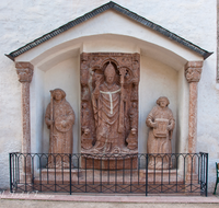 fileadmin/roha/images_galerie/orte_landschaft/Salzburg/Festung/SA-FESTU-HOF-0001-D-roha-Salzburg-Festung-Hof-Statue-Marmor.png