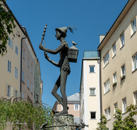 fileadmin/roha/images_galerie/orte_landschaft/Salzburg/Fassaden_und_Details/SA-PAPAG-0001-D-roha-Salzburg-Papagenobrunnen.png